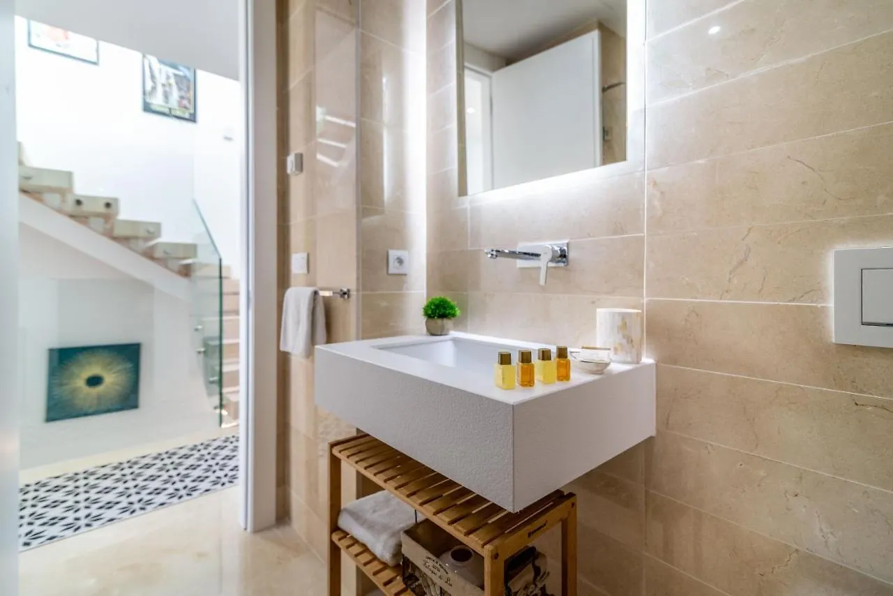 Casa Isabel: Luxury Condo with Private Infinity Pool Marbella Holiday home