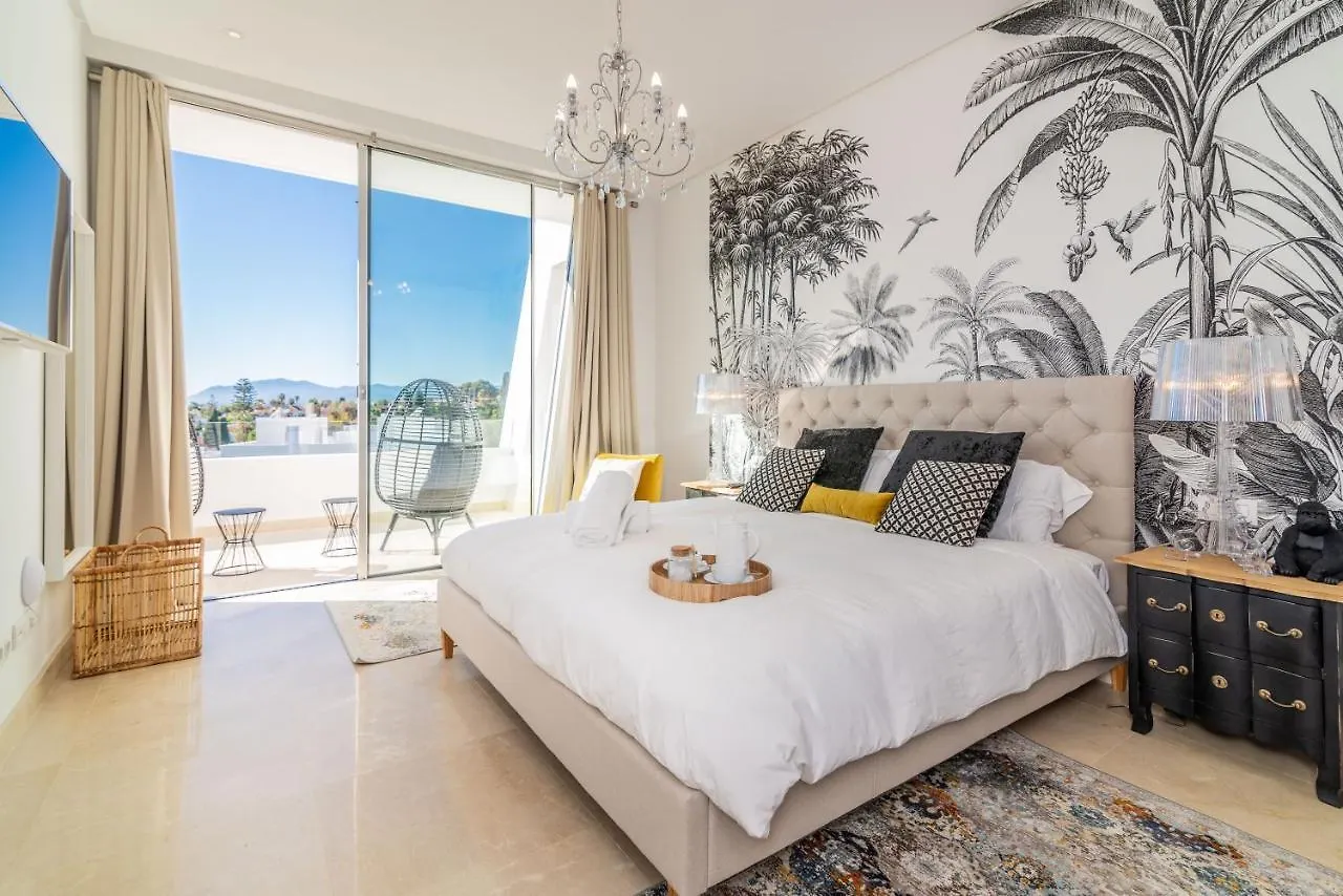 Casa Isabel: Luxury Condo with Private Infinity Pool Marbella Holiday home