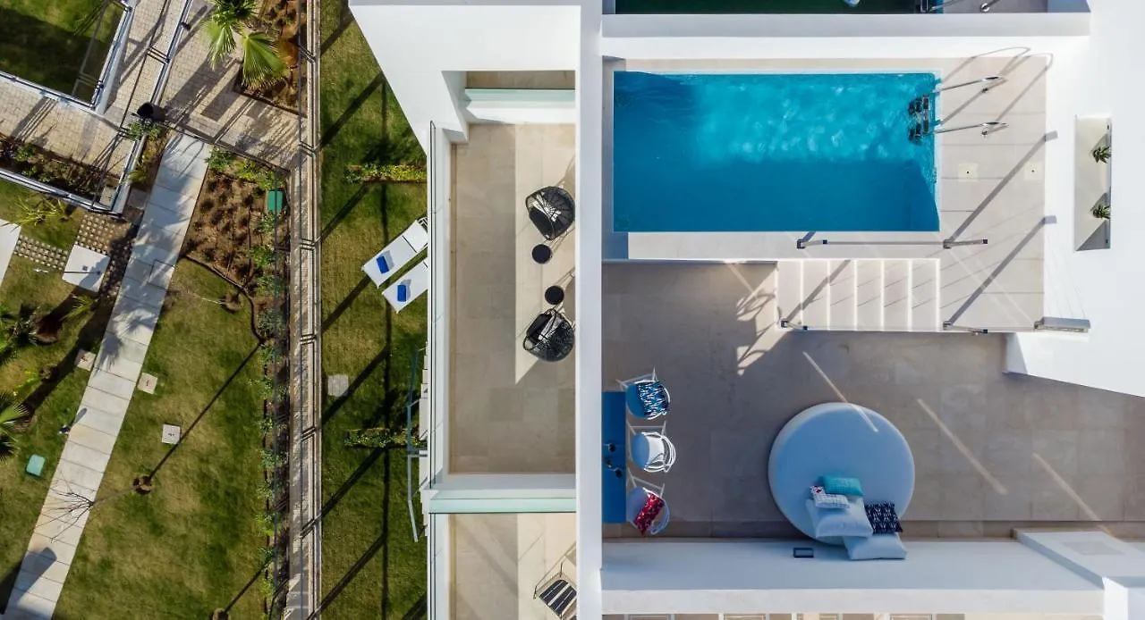 Casa Isabel: Luxury Condo with Private Infinity Pool Marbella Holiday home