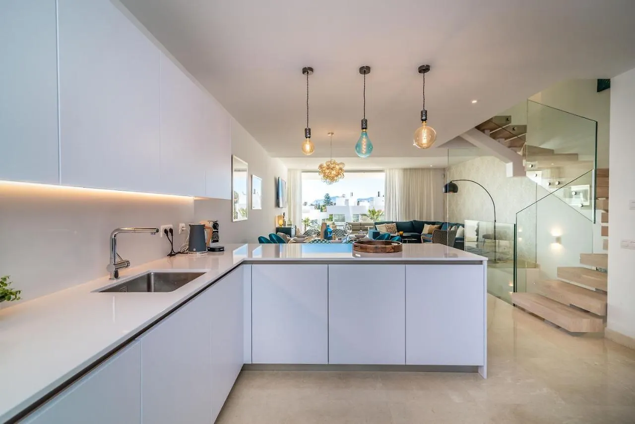Casa Isabel: Luxury Condo with Private Infinity Pool Marbella Holiday home
